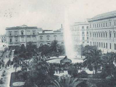 Si tratta di un monumento storicamente molto importante, visto che da qui, il 24 aprile 1915, annunciato da tre colpi di cannone sparati dalla Muraglia...